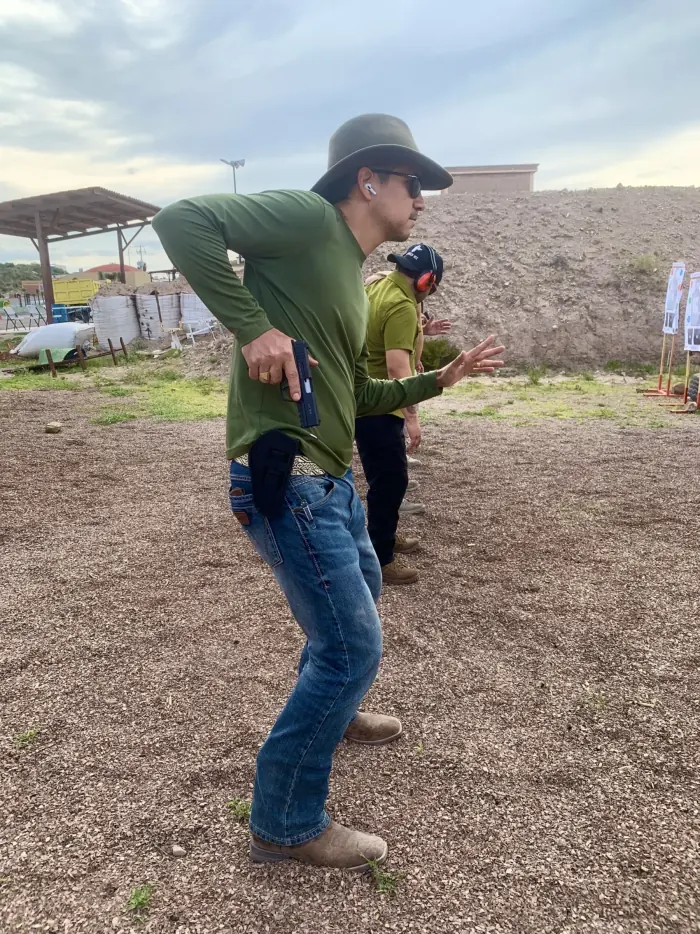 Desenfunde en el curso internacional
